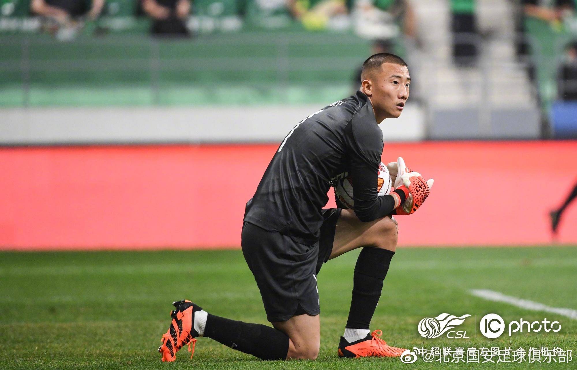 赛前意甲传出新动向，广州队门线救险，管理层表态：话题不断，临场指挥获称赞的简单介绍